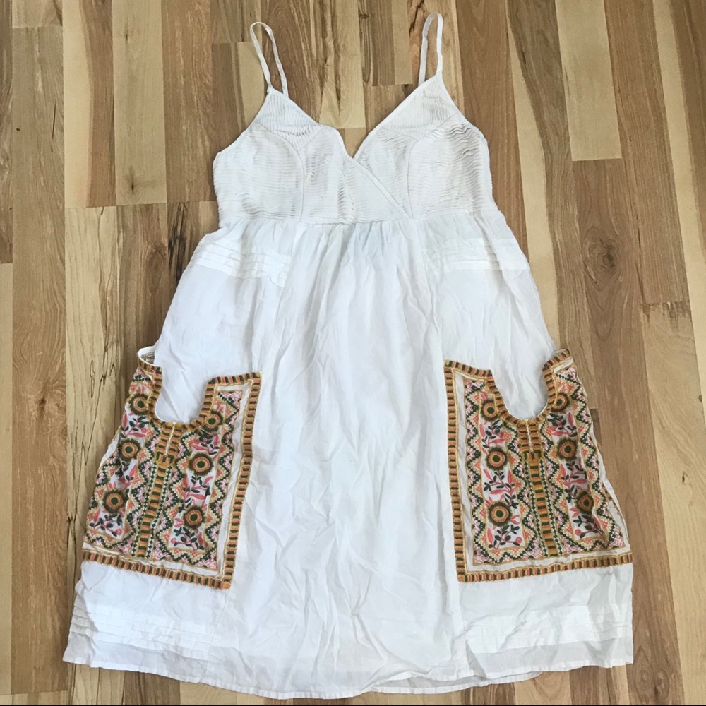 Vanessa Virginia embroidered pocket white dress